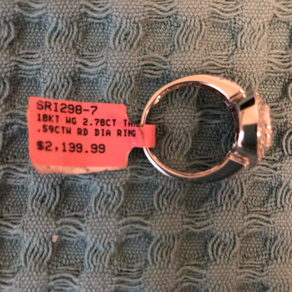 Dazzling 18kt WG Tanzanite Diamond Ring - Picture 8 of 8